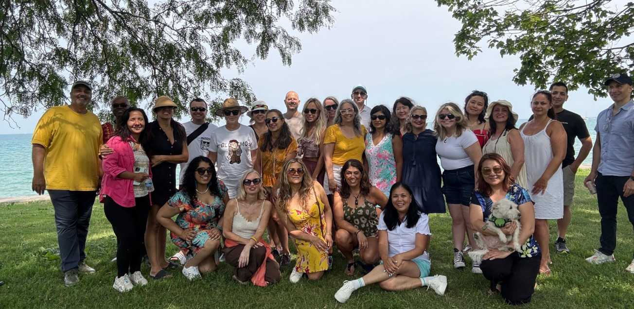Group photo of the Chicago World Travel Enthusiasts Group at their Sun, Sand & Potluck event