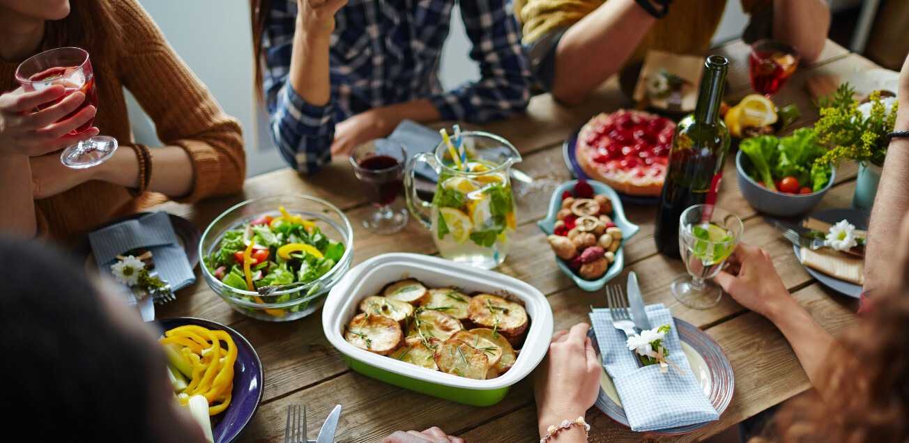 A Friendship of Global Minds